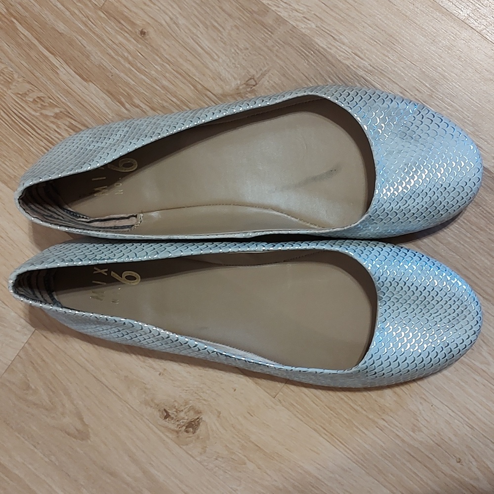 Pretty Mix No. 6 Danzey Ballet Flats Cream & Silver Shimmery Snakeskin Size 9.5
